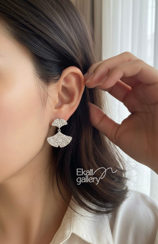 گوشواره طرح جواهر بادبزني برند jewelry