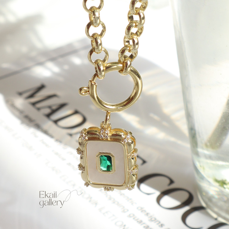 گردنبند طرح طلا برند با کیفیت my accessori